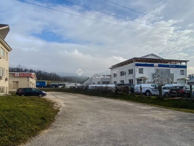 Eladó iroda, Vértesszőlősön 425 M Ft / költözzbe.hu