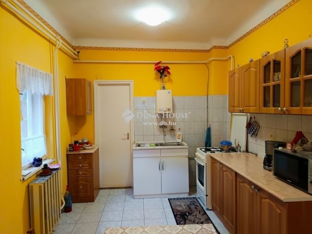 Eladó családi ház, Abonyban 40 M Ft, 4 szobás