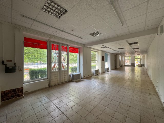 Kiadó üzlethelyiség, Nagykőrösön 400 E Ft / hó