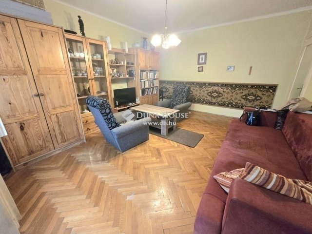Eladó téglalakás, Pécsett 40.5 M Ft, 2 szobás