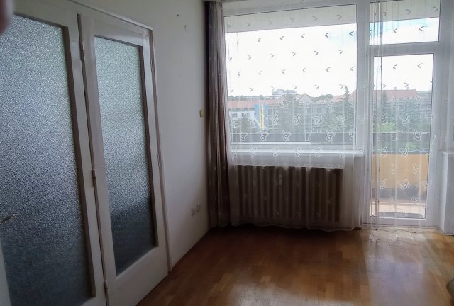 Eladó téglalakás, Veszprémben 55.9 M Ft, 1+2 szobás