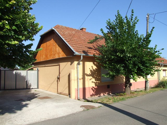 Kiadó családi ház, albérlet, Gyulán, Vasút utcában, 3 szobás