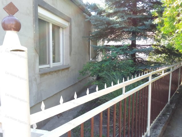 Eladó családi ház, Oroszlányban 45 M Ft, 2 szobás