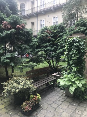 Eladó téglalakás, Budapesten, V. kerületben 109 M Ft, 1 szobás