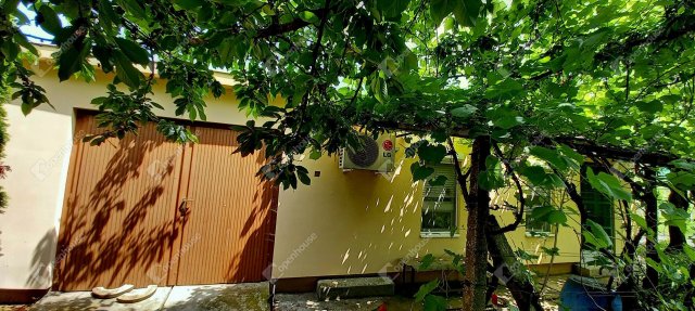 Eladó családi ház, Pápán 39.9 M Ft, 4 szobás