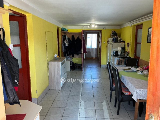 Eladó családi ház, Mogyoródon 68 M Ft, 3+3 szobás