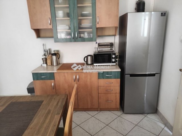 Eladó téglalakás, Szegeden 69 M Ft, 2 szobás