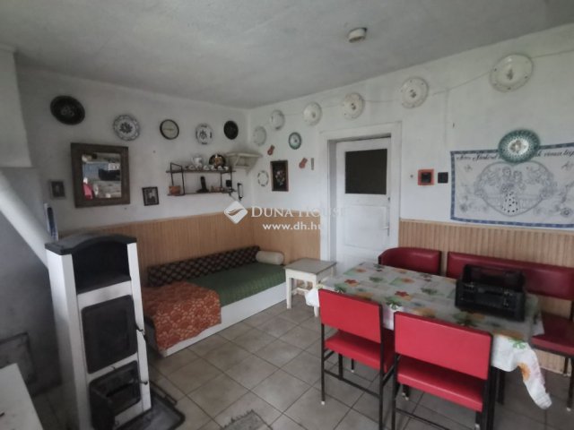 Eladó családi ház, Héregen 17.8 M Ft, 1 szobás