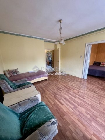 Eladó téglalakás, Veszprémben 47.99 M Ft, 3 szobás