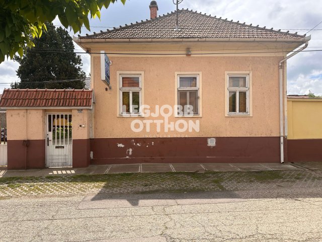 Eladó hotel, Cegléden 220 M Ft, 10 szobás / költözzbe.hu