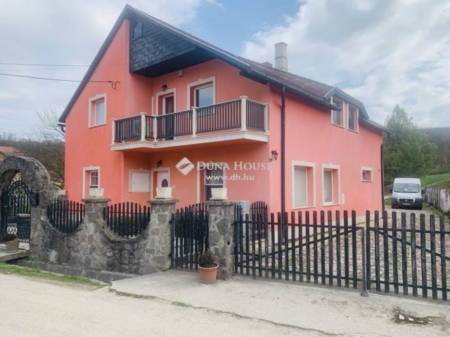 Eladó családi ház, Bajóton 89.9 M Ft, 5 szobás