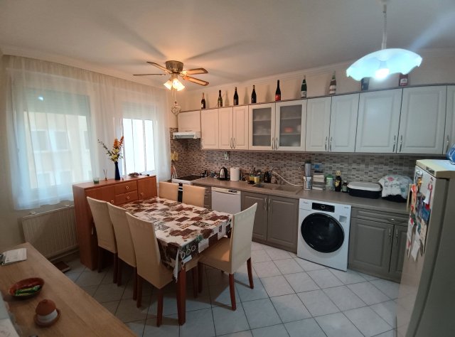 Eladó panellakás, Debrecenben 68 M Ft, 1+2 szobás