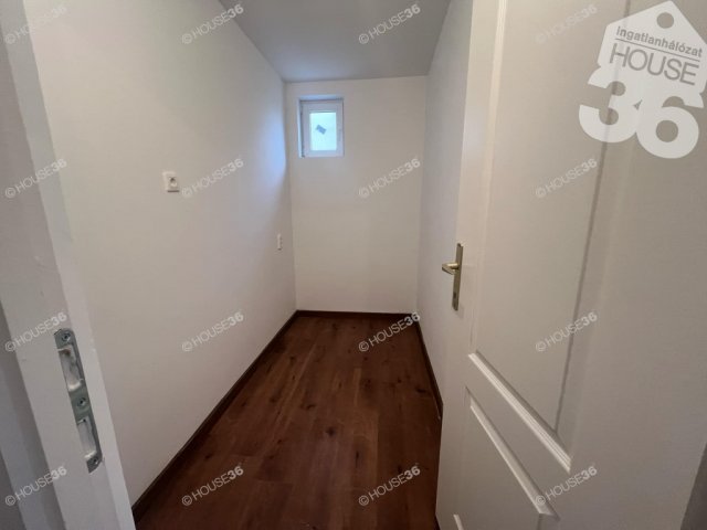 Eladó téglalakás, Izsákon 17.2 M Ft, 3 szobás