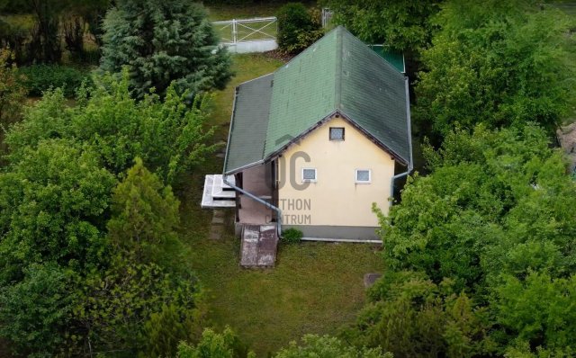 Eladó családi ház, Székesfehérvárott 15.5 M Ft, 1 szobás