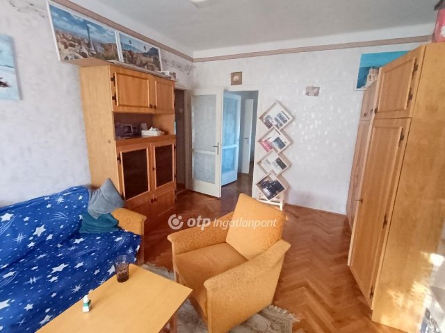 Eladó téglalakás, Törökszentmiklóson 19.3 M Ft, 2 szobás