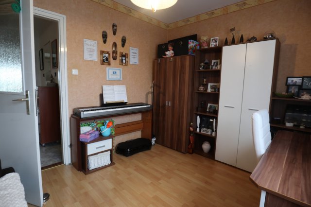 Eladó téglalakás, Kecskeméten 45.99 M Ft, 3 szobás