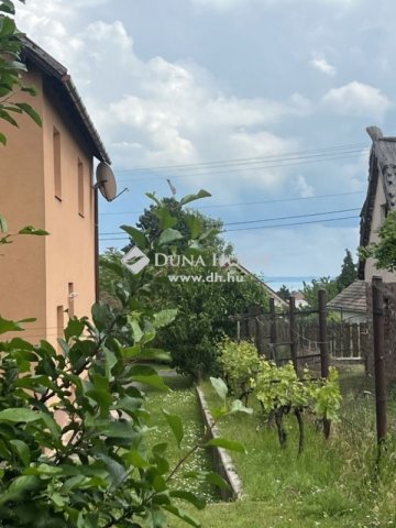 Eladó családi ház, Balatonalmádiban 139 M Ft, 4 szobás