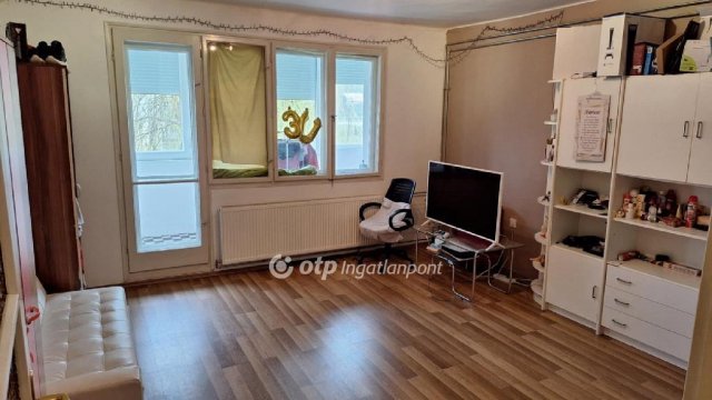 Eladó téglalakás, Szekszárdon 44 M Ft, 2 szobás