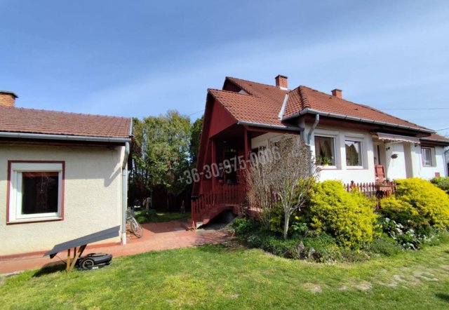 Eladó családi ház, Bőn 79 M Ft, 5+5 szobás