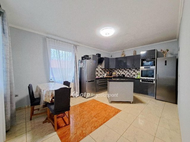 Eladó családi ház, Nyírpazonyon 79.99 M Ft, 5 szobás
