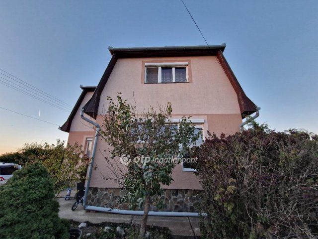 Eladó családi ház, Debrecenben 74.9 M Ft, 5+1 szobás