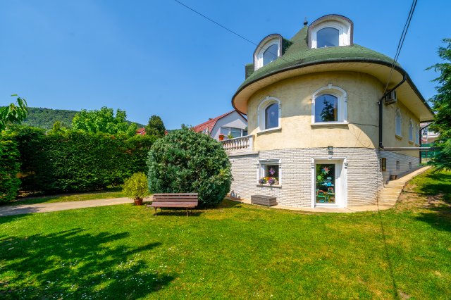 Eladó családi ház, Budapesten, III. kerületben 299.999 M Ft