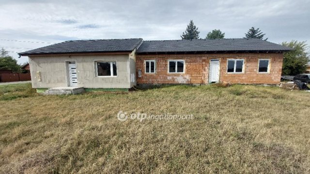 Eladó ikerház, Tiszakécskén 51 M Ft, 3+1 szobás