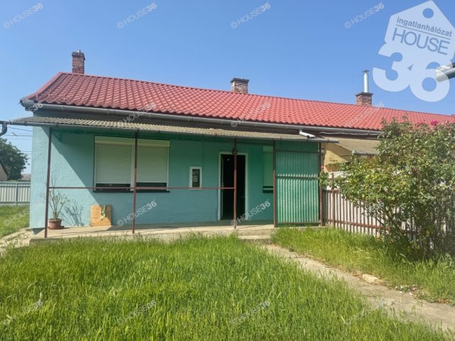 Eladó családi ház, Kiskunfélegyházán 33.9 M Ft, 2 szobás