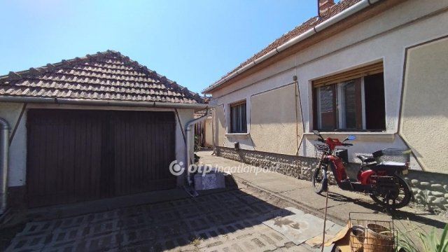 Eladó családi ház, Jászberényben 33 M Ft, 2+1 szobás