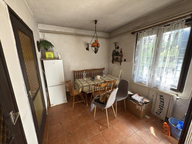 Eladó családi ház, Szentendrén 99 M Ft, 6 szobás