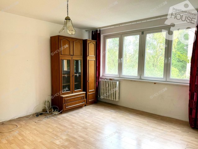 Eladó panellakás, Kecskeméten 39.9 M Ft, 2 szobás