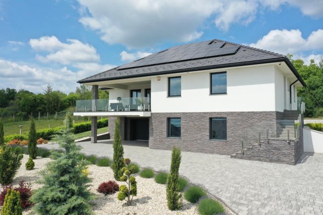 Eladó családi ház, Balatonalmádiban, Tűzmadár utcában 860 M Ft