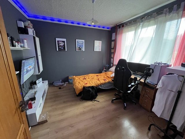 Eladó panellakás, Dunaújvárosban 35.99 M Ft, 3 szobás