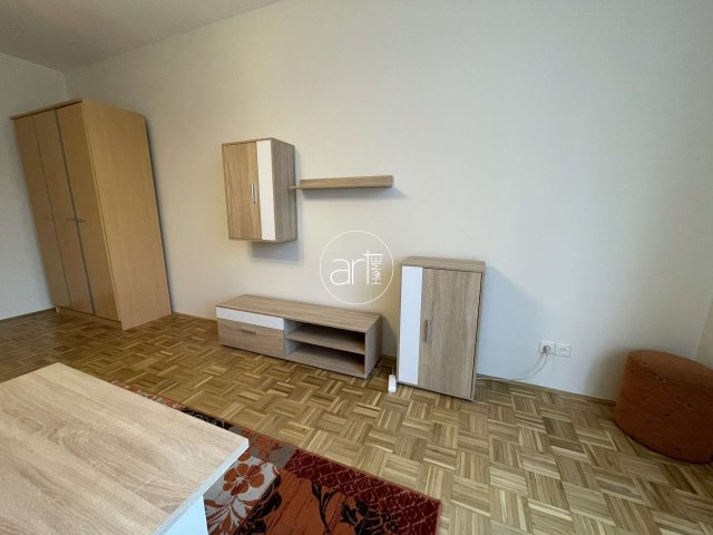 Kiadó téglalakás, albérlet, Szegeden 135 E Ft / hó, 1+1 szobás