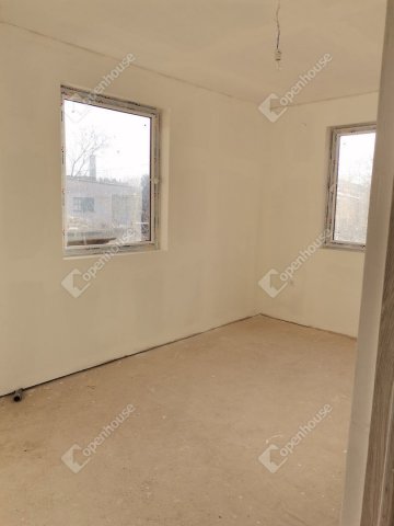 Eladó családi ház, Komáromban 65 M Ft, 4 szobás
