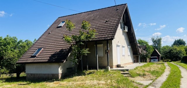 Eladó családi ház, Tatán 35 M Ft, 5 szobás