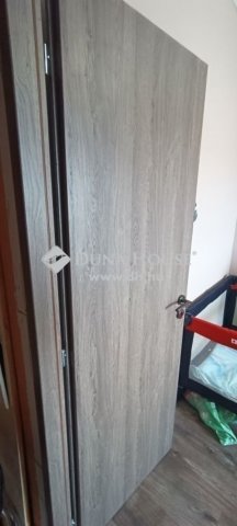 Eladó panellakás, Pécsett 36.9 M Ft, 2 szobás