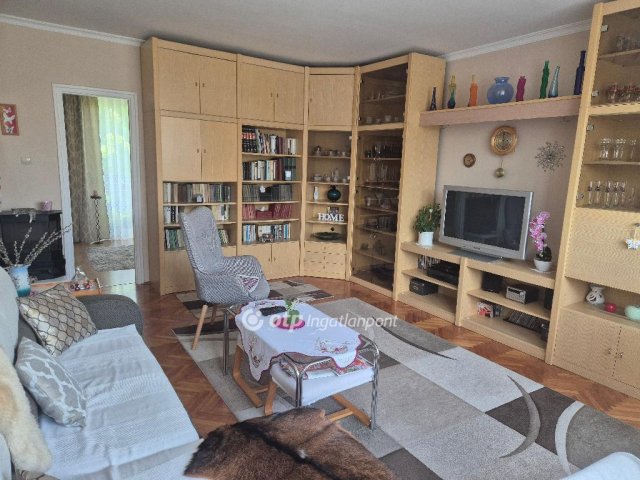 Eladó téglalakás, Szegeden 95 M Ft, 3 szobás