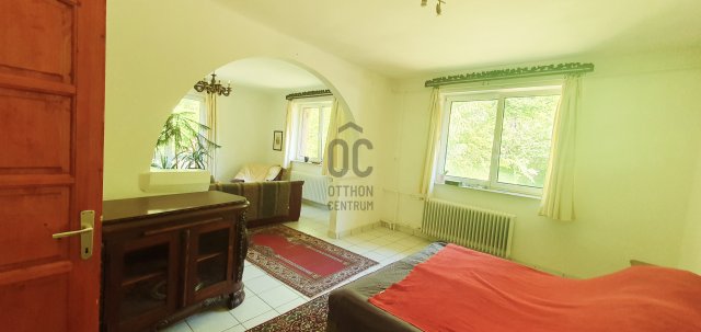 Eladó családi ház, Leányfaluban 244 M Ft, 9 szobás