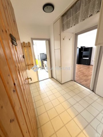 Eladó panellakás, Komlón 19.5 M Ft, 2 szobás