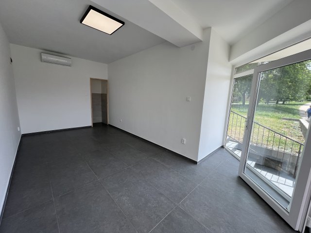 Eladó üzlethelyiség, Kazincbarcikán 16.9 M Ft