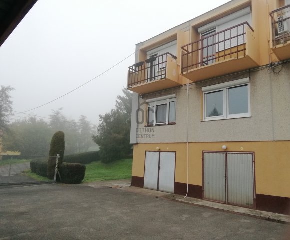 Eladó sorház, Komlón 33.9 M Ft, 3 szobás / költözzbe.hu
