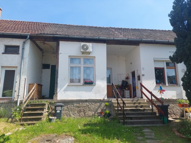 Eladó téglalakás, Visegrádon 44.8 M Ft, 1 szobás
