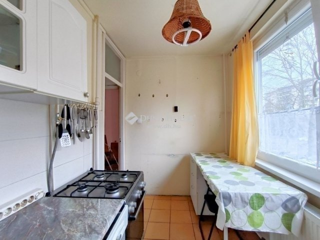 Eladó panellakás, Budapesten, X. kerületben 62.9 M Ft, 2+1 szobás