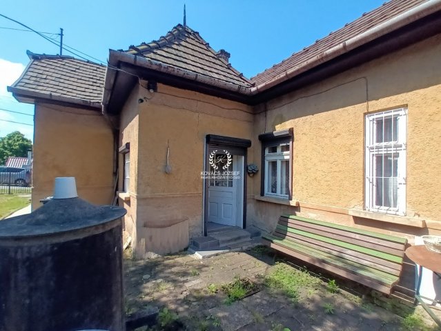 Eladó családi ház, Ózdon 13.5 M Ft, 3 szobás