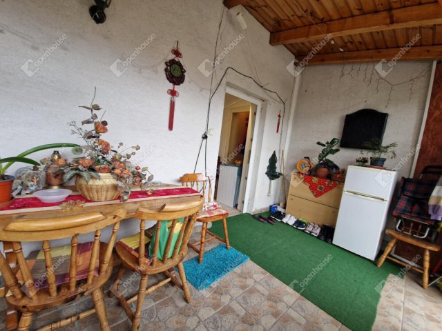 Eladó családi ház, Ászáron 61.9 M Ft, 5 szobás