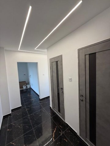 Eladó panellakás, Tatabányán 45.9 M Ft, 3 szobás