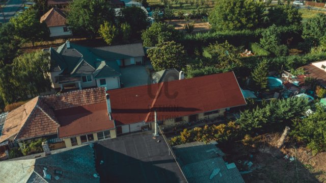 Eladó családi ház, Csomádon 150 M Ft, 6 szobás