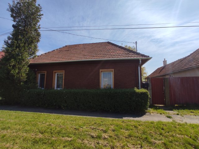 Eladó családi ház, Lőrinciben, Balassi Bálint utcában 23.9 M Ft