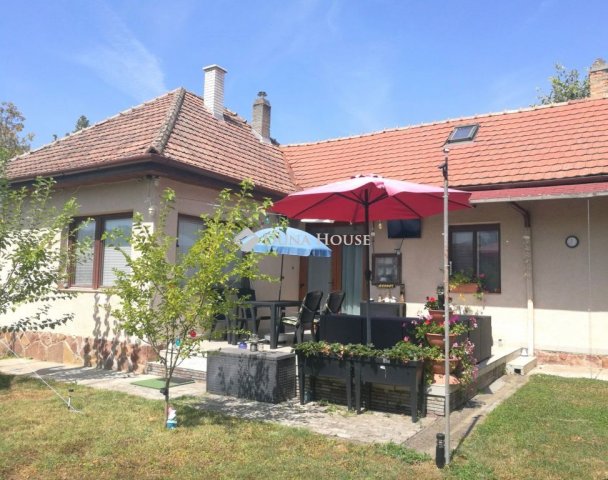Eladó családi ház, Balatonendréden 89.9 M Ft, 7 szobás